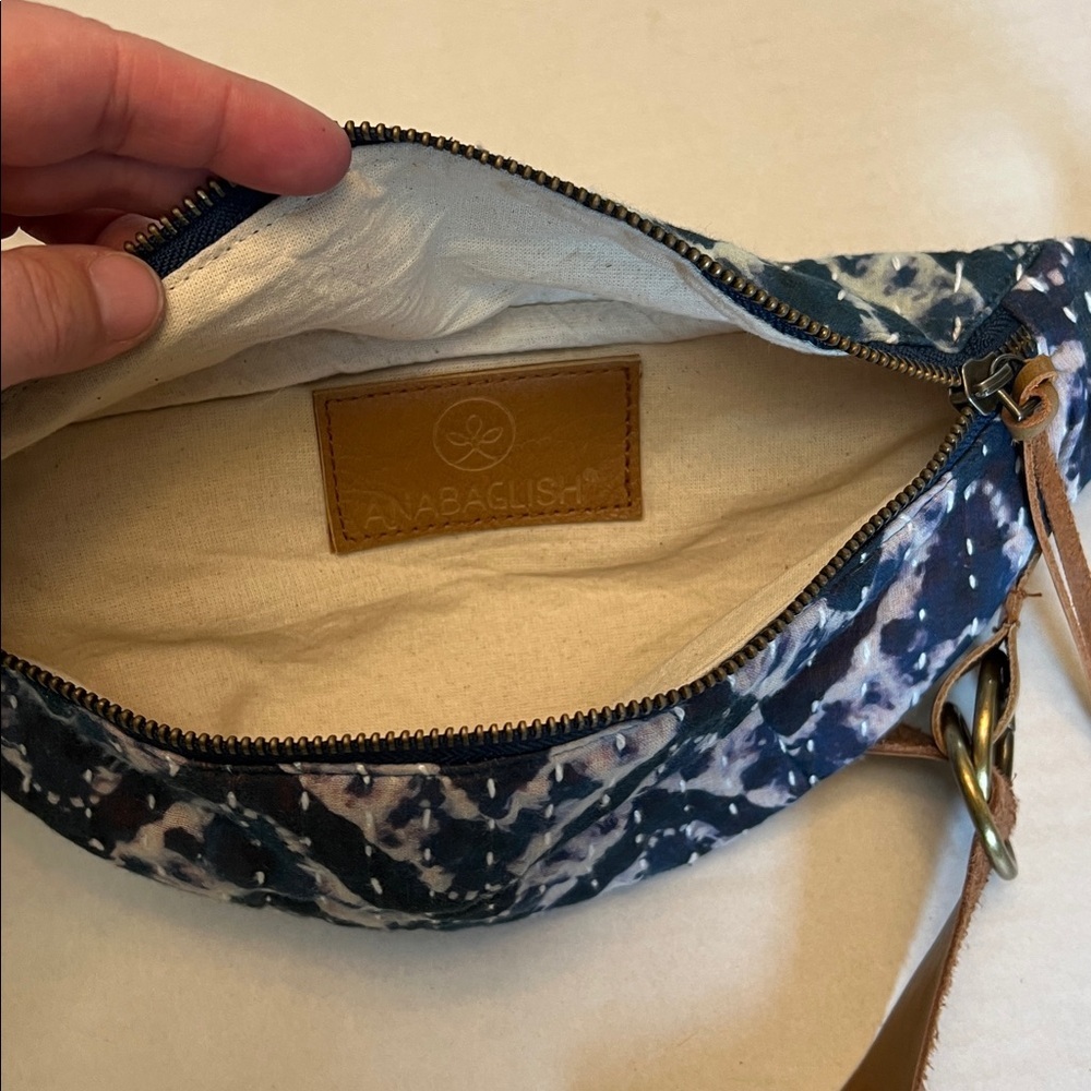 ANABAGLISH VIV KANTHA  HIP PACK SLING BAG BELT BAG TIE DYE WITH LEATHER STRAP - Picture 8 of 16